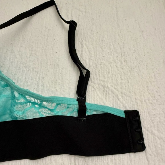 Victoria Secret Push Up Bra in Green Mint Lace and Black Band size 34 B - Picture 8 of 11